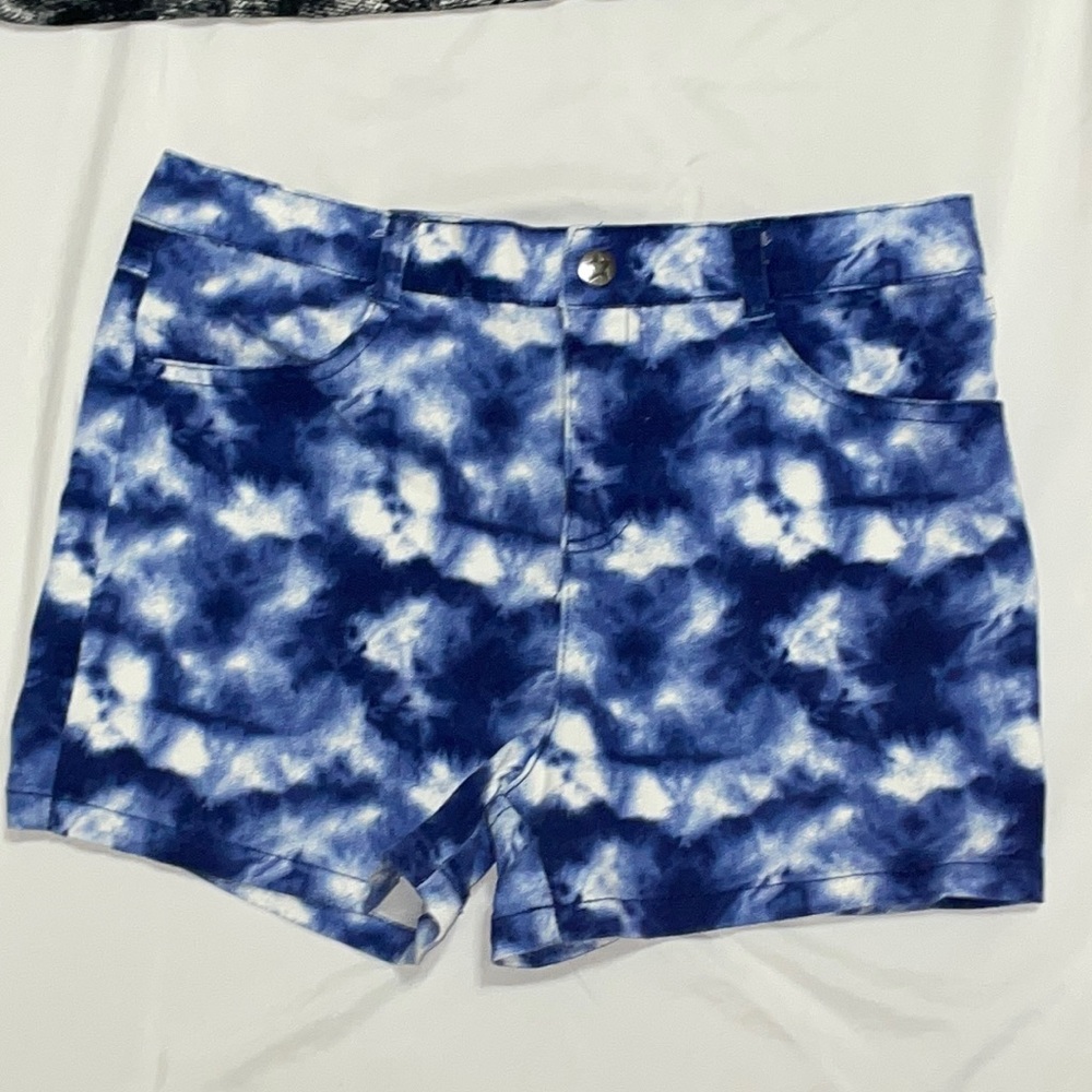 Mini shorts super cool 💙